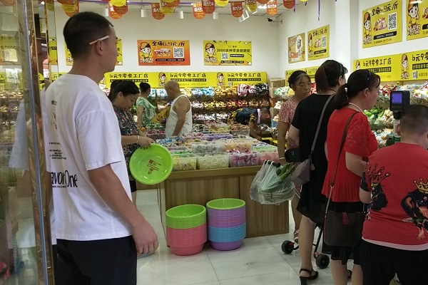 饞嘴郎儀隴馬鞍鎮(zhèn)6元9零食加盟店開業(yè)大吉，祝老板生意興隆！