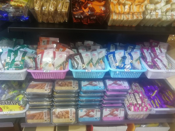 零食加盟店櫥窗怎么設(shè)計(jì)？需要注意哪些？