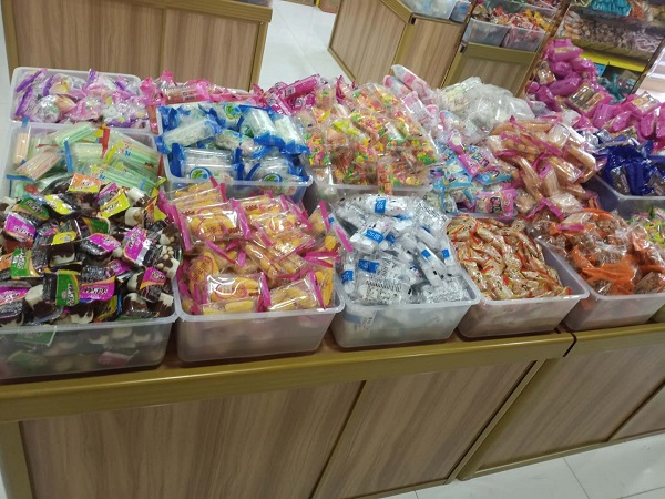 零食店貨架如何保養(yǎng)？有哪些注意事項(xiàng)？